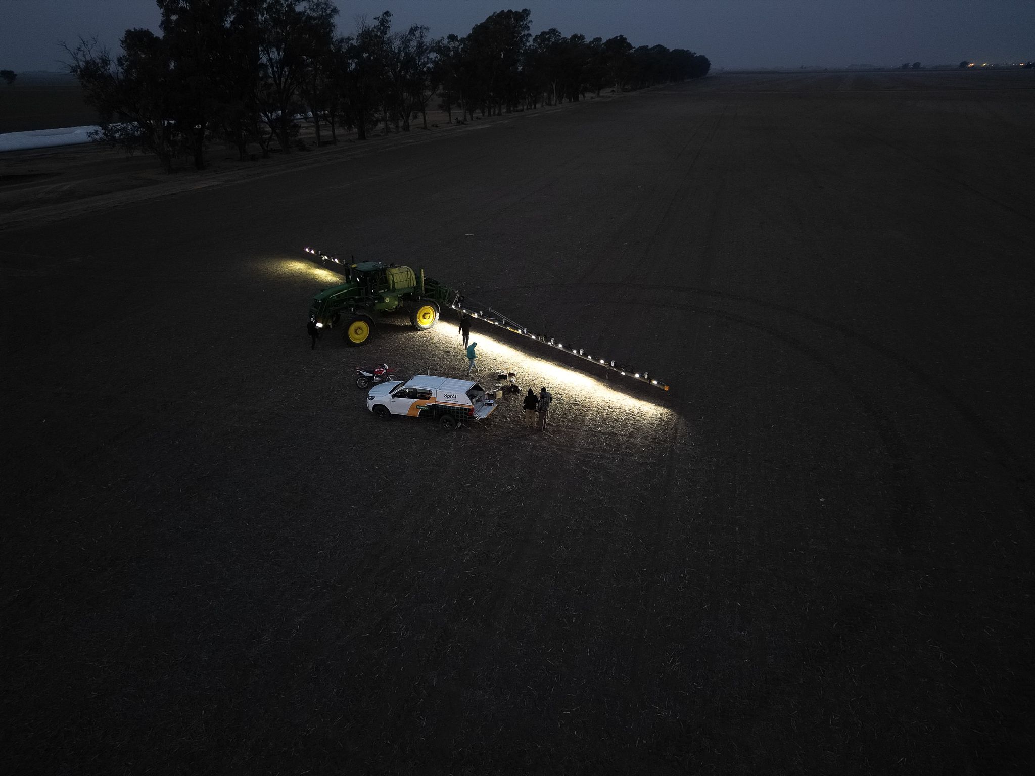 Pulverización Nocturna: 5 Verdades Críticas (y Sorprendentes) que Cambiarán tu Estrategia en el Campo